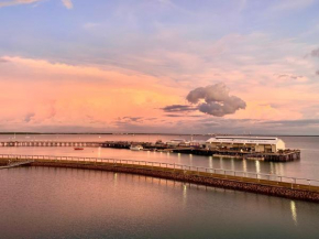 Absolute Waterfront - Tropical Sunrise Apartment Over The Water